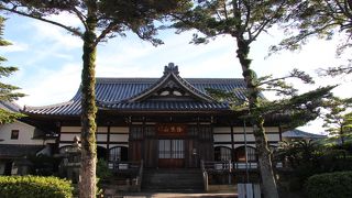 旧藩校明倫館の孔子廟（聖廟）が移築されています