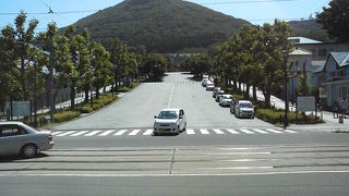 気持ちいい道幅の広さが魅力の函館の坂
