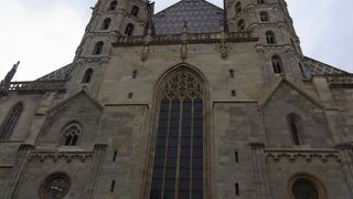 リンク中心にある大きな寺院