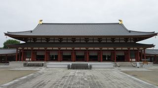 薬師寺で一番大きな建物。