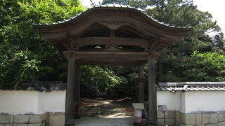 毛利輝元の墓所。