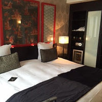 クローゼットあり、セイフティボックスあり、デスクもありました