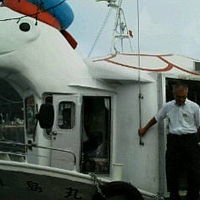 お迎えのカメさんの船です