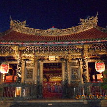 落ち着きのある建物ですね。