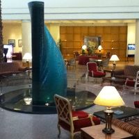 誰もいないロビー