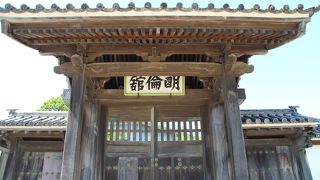 萩藩校・明倫館の正門