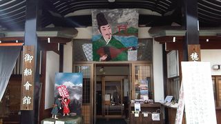 人形のリアルさにびっくり。