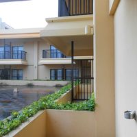 旧館のお部屋のベランダ。隣がダイレクト。戸締りはしっかり！