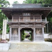 酒断ち地蔵のいる土佐の国分寺、杉苔が美しい庭園があり「土佐の苔寺」ともいわれる。