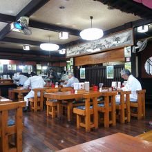 広々とした店内