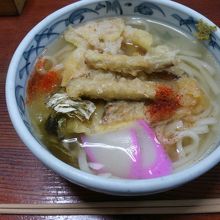 ごぼうてんうどんです　ボリュームあります
