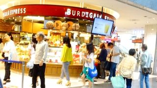 駅構内のおいしいパン