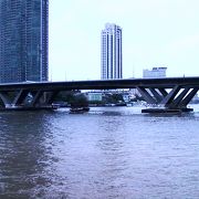 ＢＴＳも走る立派な橋