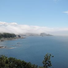 海霧の中のオロンコ岩