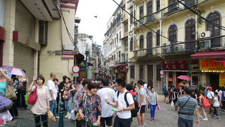 マカオでもっともにぎあうストリートです