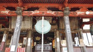 新田義貞が戦勝祈願を行う。