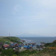 知床の港と利尻富士