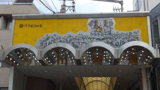 アーケードの商店街を抜けると博多祗園山笠の櫛田神社