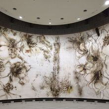 企画展のl巨大な作品