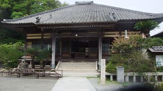 ジャスミンの匂いの漂う寺