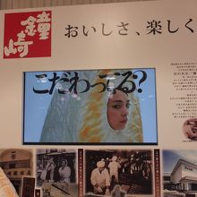 こんなかぶり物も。