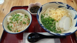 沖縄そばとじゅうしいのセットが500円