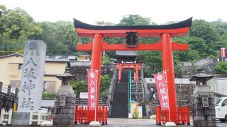赤い鳥居が立派です