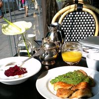 ブラッセリーカンプでの朝食 ピスタチオのケーキ