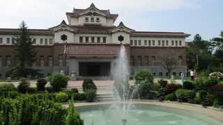 旧日本時代の豊原時代に建てられた樺太庁博物館を受け継いでいる博物館です。