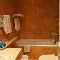 水周りも普通。バスタブ付き。