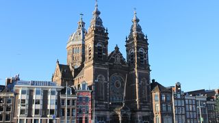 いきなりすごい建物を見れた、と興奮しました