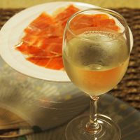 たっぷりの生ハムとはちみつを利用したお酒