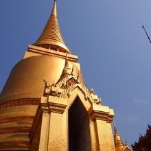 とても大きな仏舎利塔