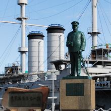 東郷平八郎大将と記念艦「三笠」 
