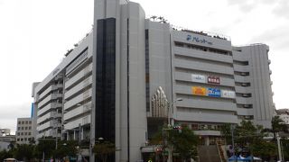 県庁前にあり、便利な商業施設です