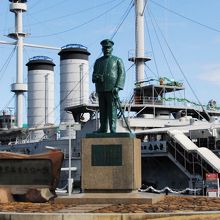 連合艦隊旗艦「三笠」が記念艦として保存されている三笠公園