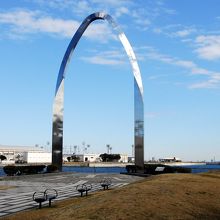 メインモニュメント「平和のアーチ」　　三笠公園（横須賀市）
