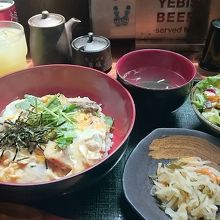 サラダまでお代わり自由のランチセット