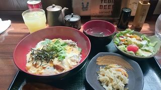 サラダまでお代わり自由のランチ