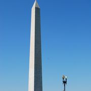 ワシントン記念塔は、ひときわ目立つランドマーク