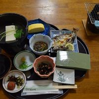 朝食：天女魚（あまご）の開きはミニコンロで炙って更に美味しく