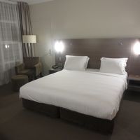 ベッドルーム。結構ゆったり。