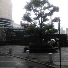 シャンテ敷地内にある広場