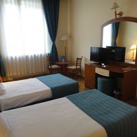 広くも狭くもありません。床がうるさくなければ落ち着いた雰囲気