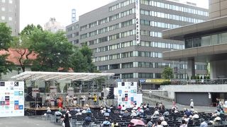 札幌時計台をバックにジャズライヴ