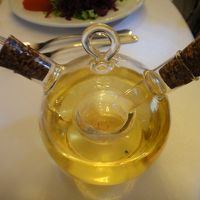 夕食のサラダについてきました。オリーブオイルとバルサミコ酢