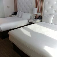 ベッドは広いです。