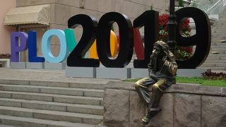 プロヴディフ一の繁華街。広い歩行者天国なので、ゆったり歩けます。