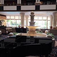 ロビーからのアトリウムカフェ