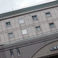 小ぶりな建物が目印です